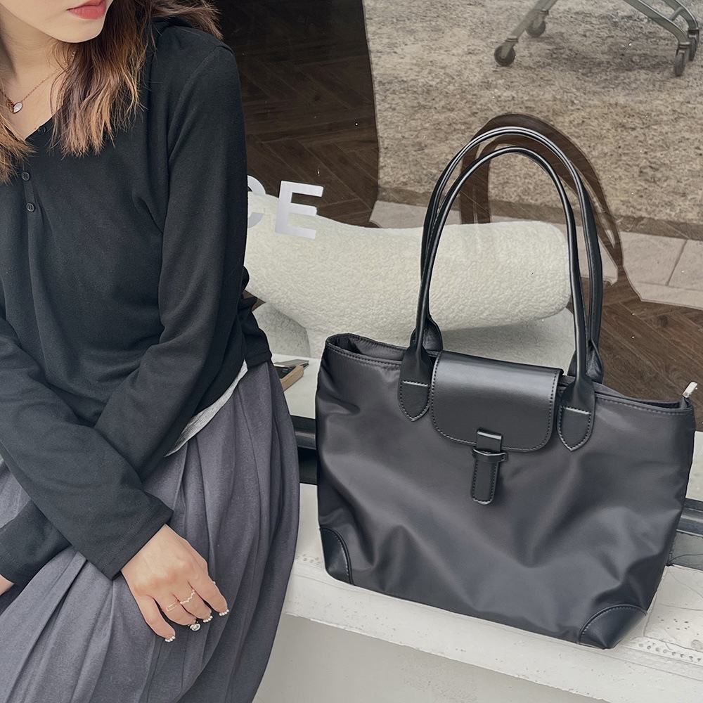 Large Capacity Women, Practical and Lightweight Nylon Tote Bag for Commuting, Versatile Dumpling Single Shoulder Bag, Trendy ddmymarket