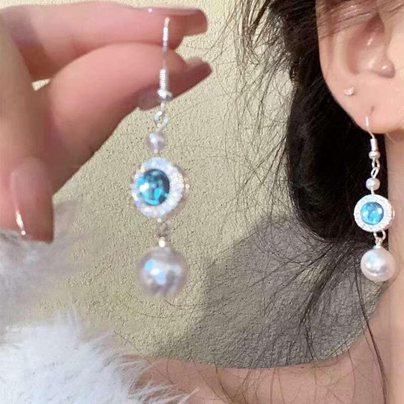 DHcollections Sier Needle French Light Dia Butterfly Niche Simple Versatile Commuting Elegant High-end Earrings for Women