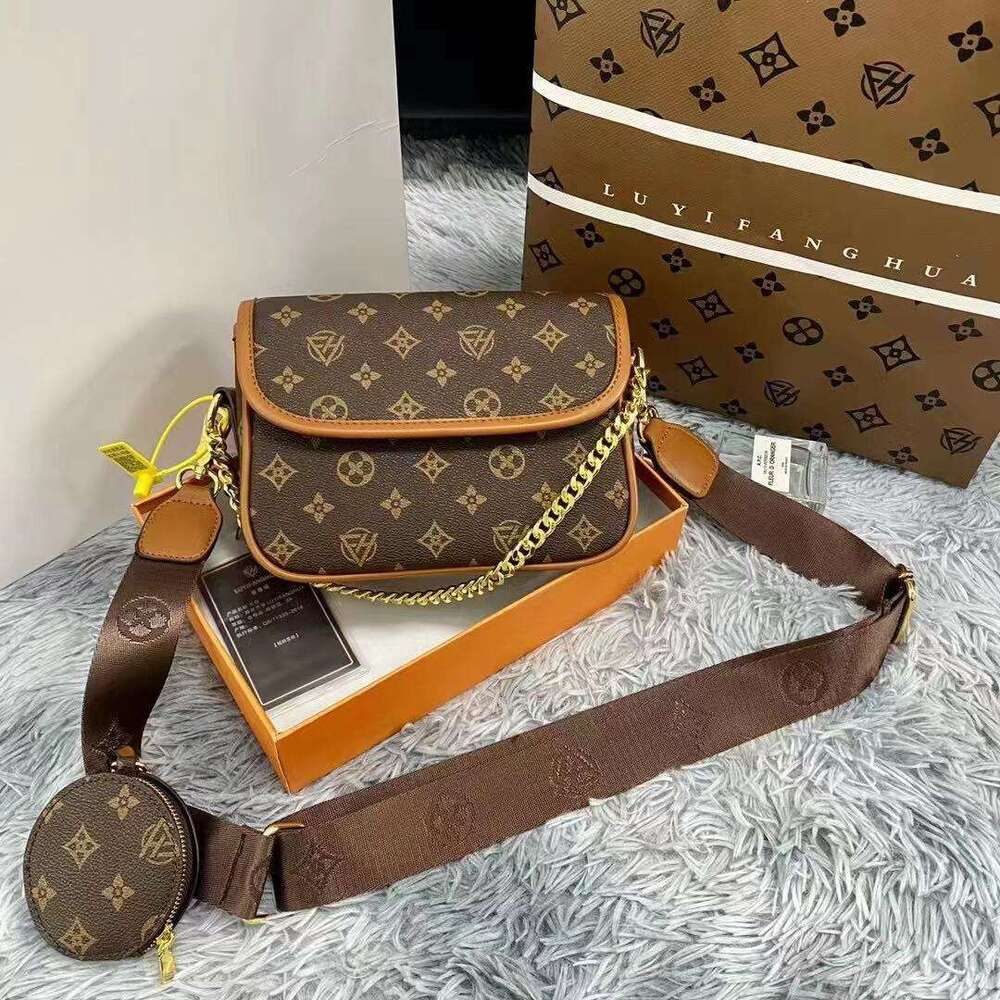 DHessentials Vintage Saddle Nurse Bag - Stylish Crossbody Shoulder Bag with Chain Strap, Retro Boho Chic Purse for Women (3 Colors)