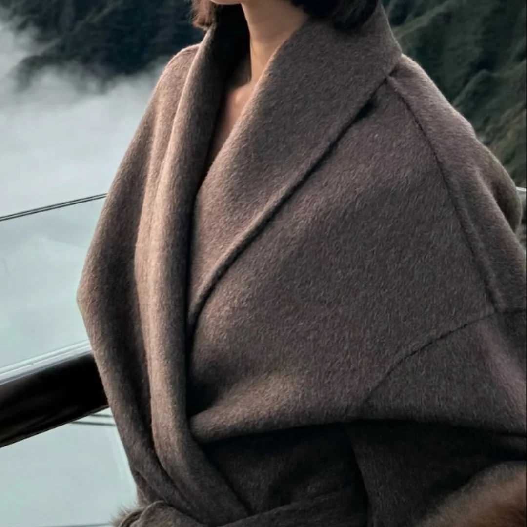 2025 New Autumn Winter Natural Fur Coat Female Wool Jacket Women Fashion Solid Real Fur Overcoat Woolen Outerwear Z250813