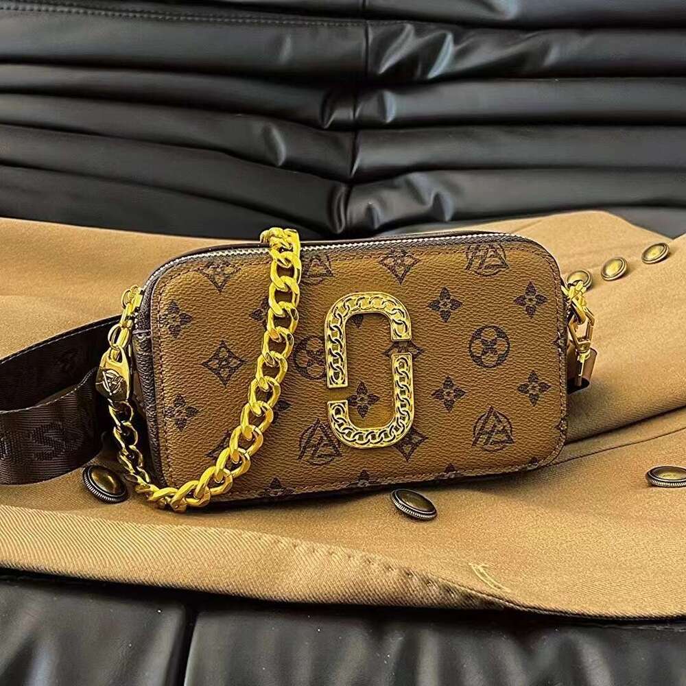 DHessentials Louis Fanghua New Spring Summer Chain Camera Single Shoulder Casual Crossbody Fashionable High-end Trendy Phone Bag