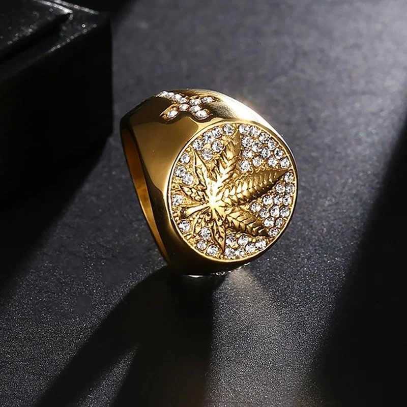 European and American Trendy Maple Leaf Micro Inlaid Crystal Mens Rings Banquet Fashion Business Ring Jewelry Wholesale W250812