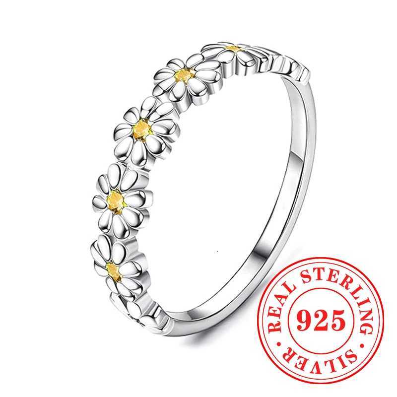 925 Sterling Silver Elegant Luxury Jewelry High-end Eternity Wedding Jewelry with Daisy Flower Design Ring for Women W250812
