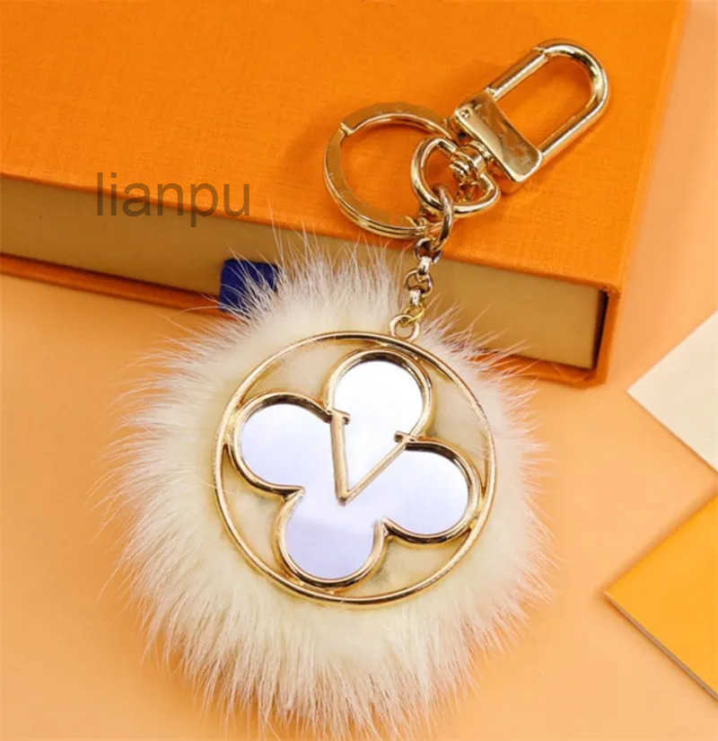 Key Chain Designer Fashion Flower Mirror Keychain Handmade Copper Heart Pattern Car Keychains Bag Charm Hanging Decoration Pendant Accessories Damier