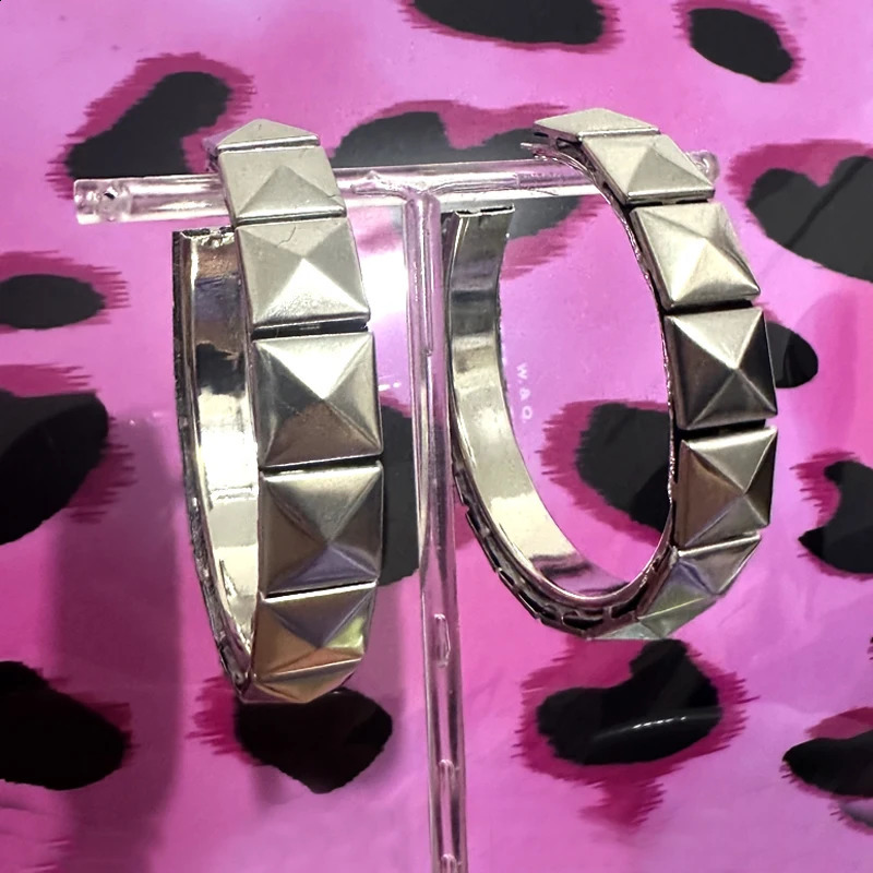 Punk Jewelry Silver 3D Geometric Earrings for Women Fashion Y2K Earrings Gothic Accessories Grunge Korean Charm Earrings 250812