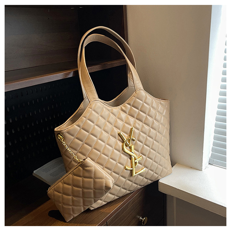 Designer bag free shipping hot Light luxury outdoor casual tote bag simple and versatile vintage high-capacity handbag