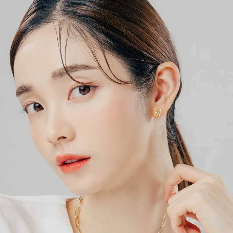 Luxurious Sweet Golden Butterfly Tragus Stud Earrings for Women Exquisite Birthday Party Jewelry Gift Y250812