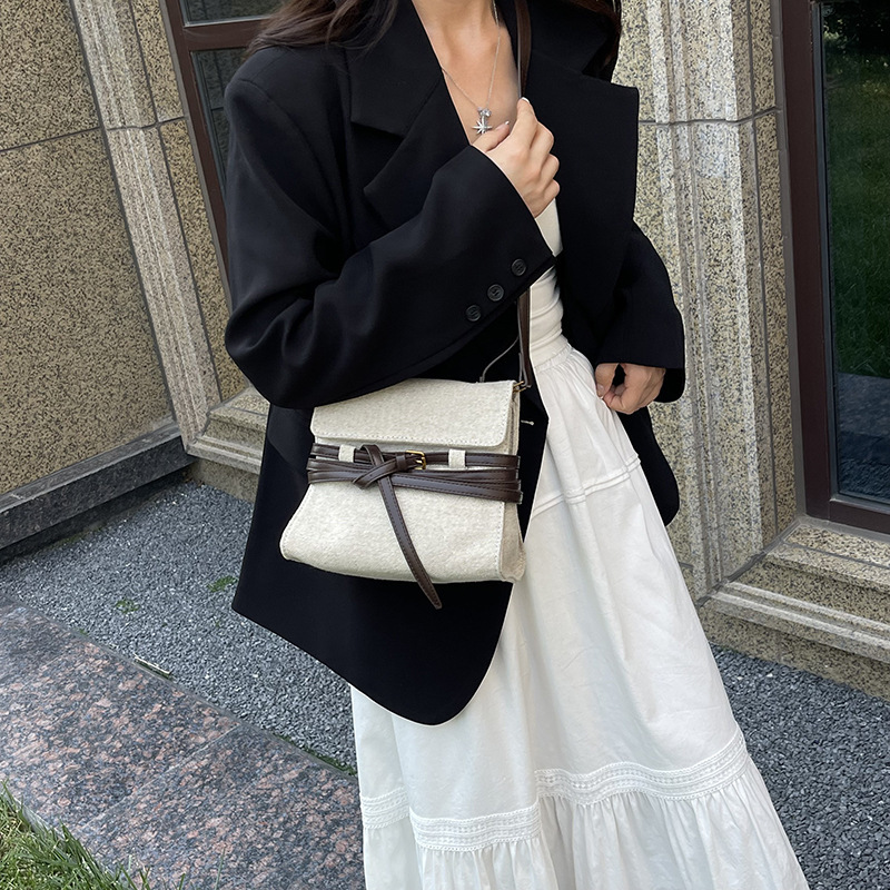 2025 new designer niche fashion casual shoulder bag crossbody bag women's handbag