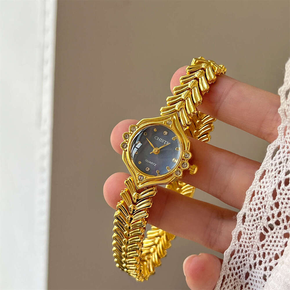 Vintage Gold Bracelet Women's Niche Light Luxury Small Exquisite High-end Quartz Watch