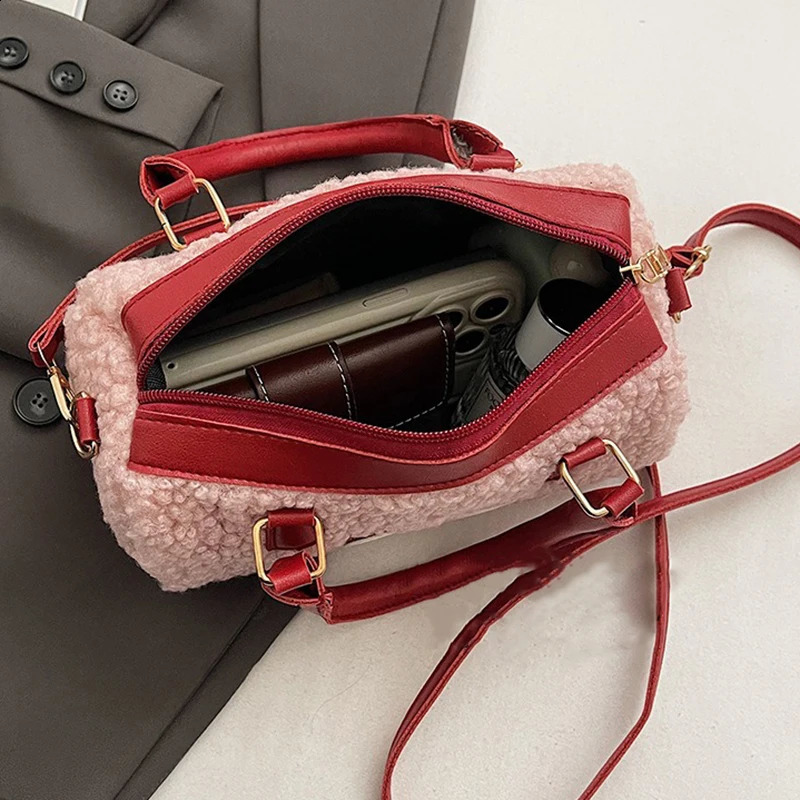 Lambswool Heart Splicing Shoulder Bag For Women Plush Handheld Small Cylindrical Bag Niche Crossbody Bag Handbag 250809