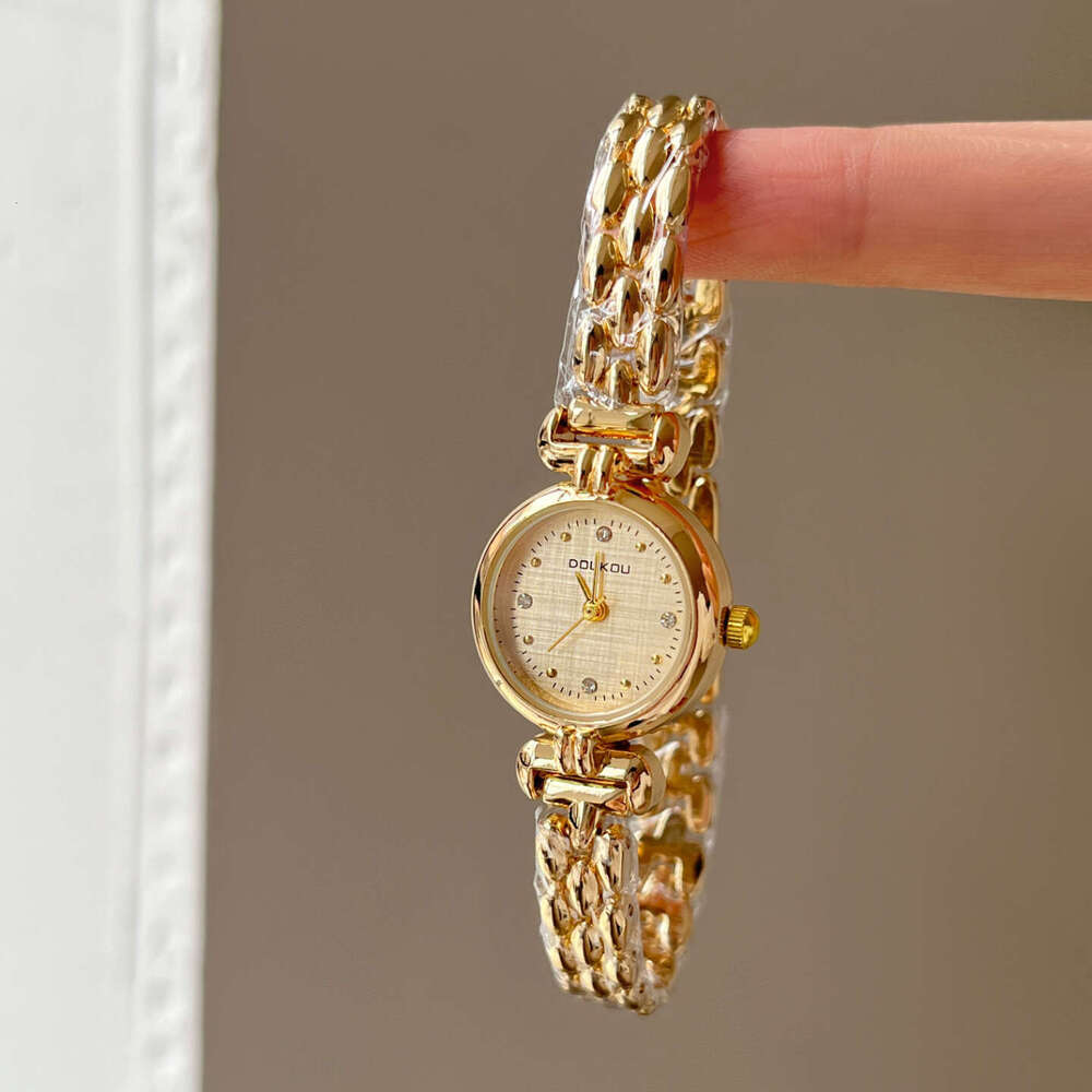 Hot Selling Simple Gold and Silver Small Chain Elegant Women's Watch Wristwatch