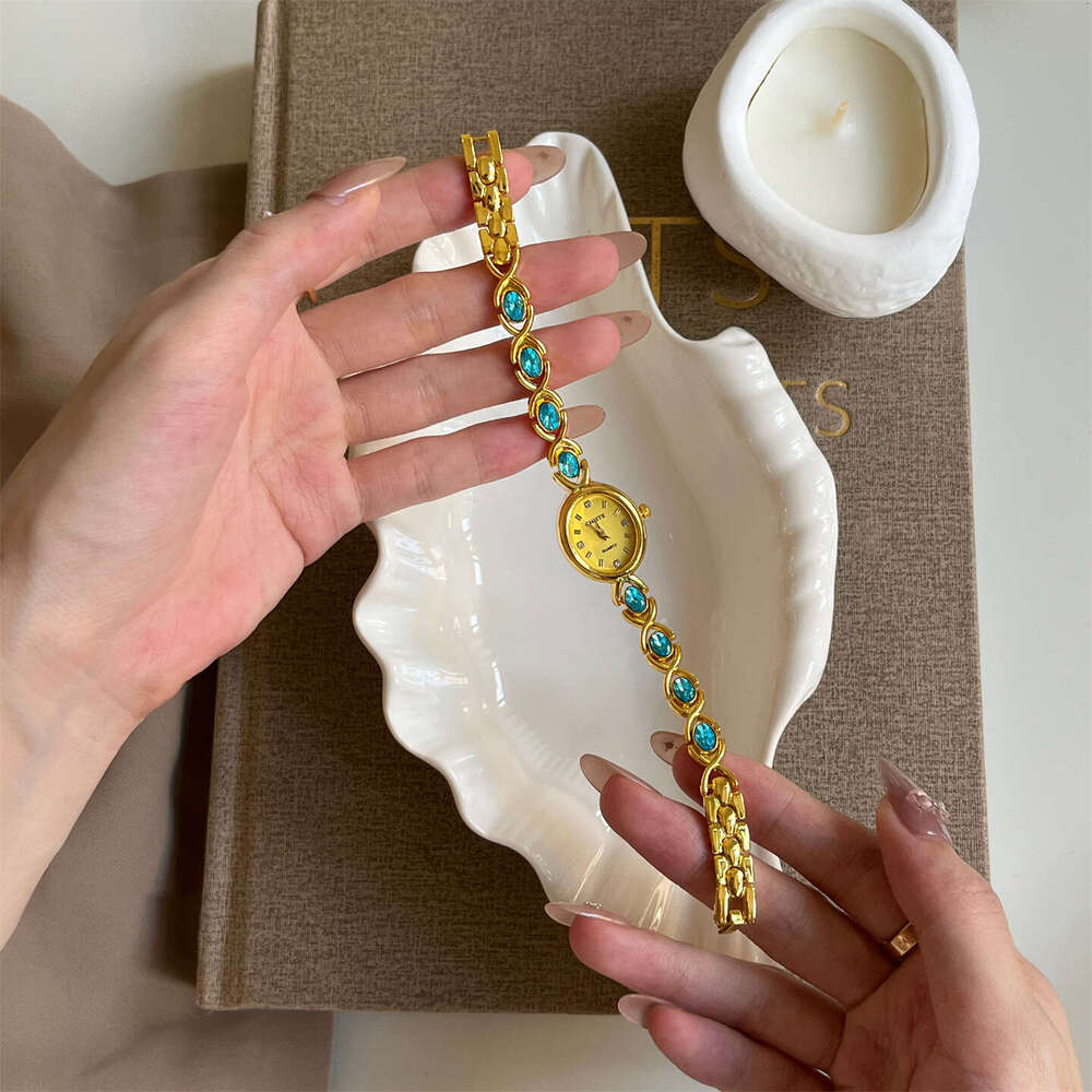 Vintage Gold Bracelet Women's Niche Light Luxury Small Exquisite High-end Quartz Watch
