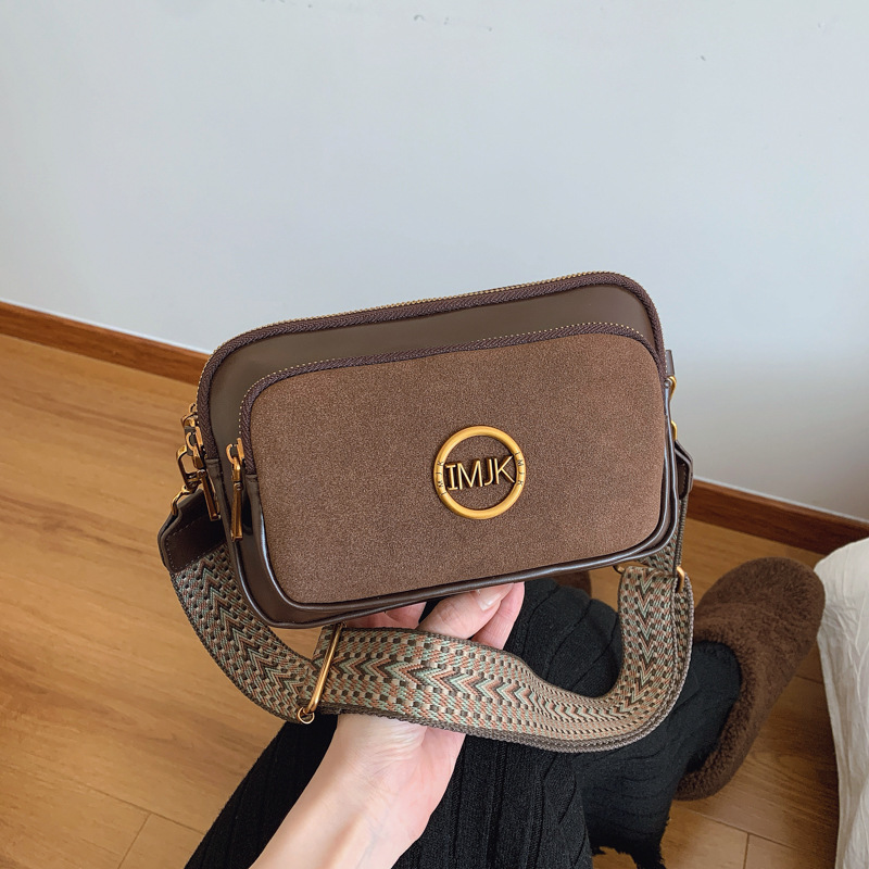 new Popular Internet-famous Matt Leather Shoulder and Crossbody Small Square Bag for Women with Wide Shoulder Strap