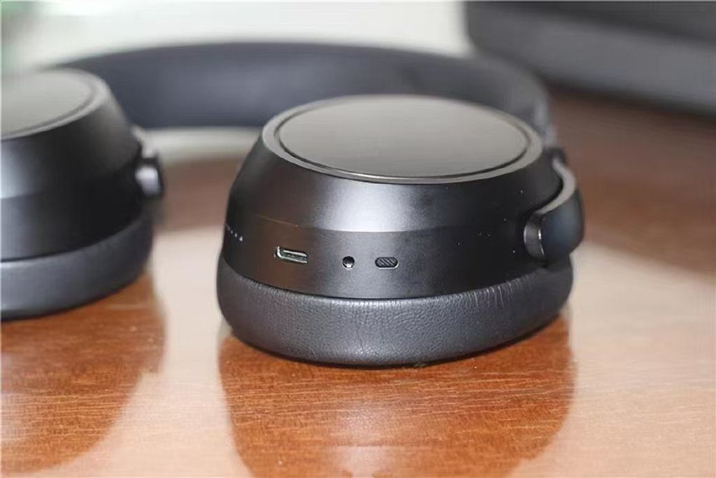 Wireless MOMENTUM 4 Headphones with Active Noise-Cancellation Over-Ear Stereo Bluetooth Earbuds Headphones