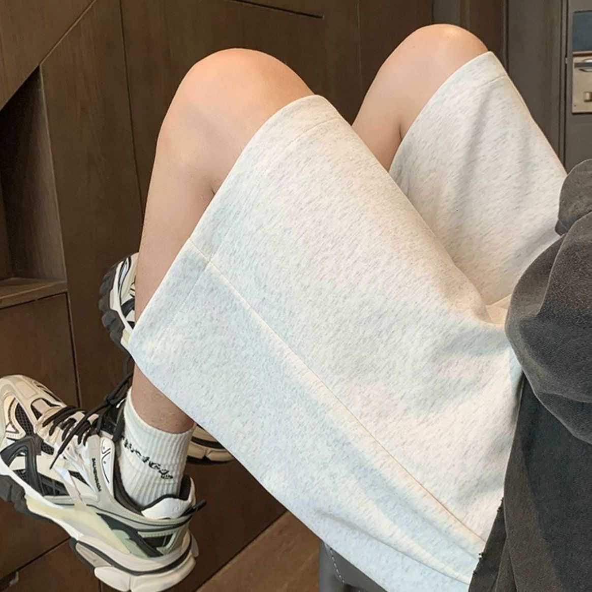 Simple short pants for men, new summer style, breathable and loose, trendy brand, basketball sport-style, five-inch casual pants, for boys, to be worn