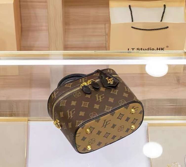 Hot Selling Vintage Flower Box Fashion Casual Versatile Makeup Trendy Women's Bag This Year Designer Bags