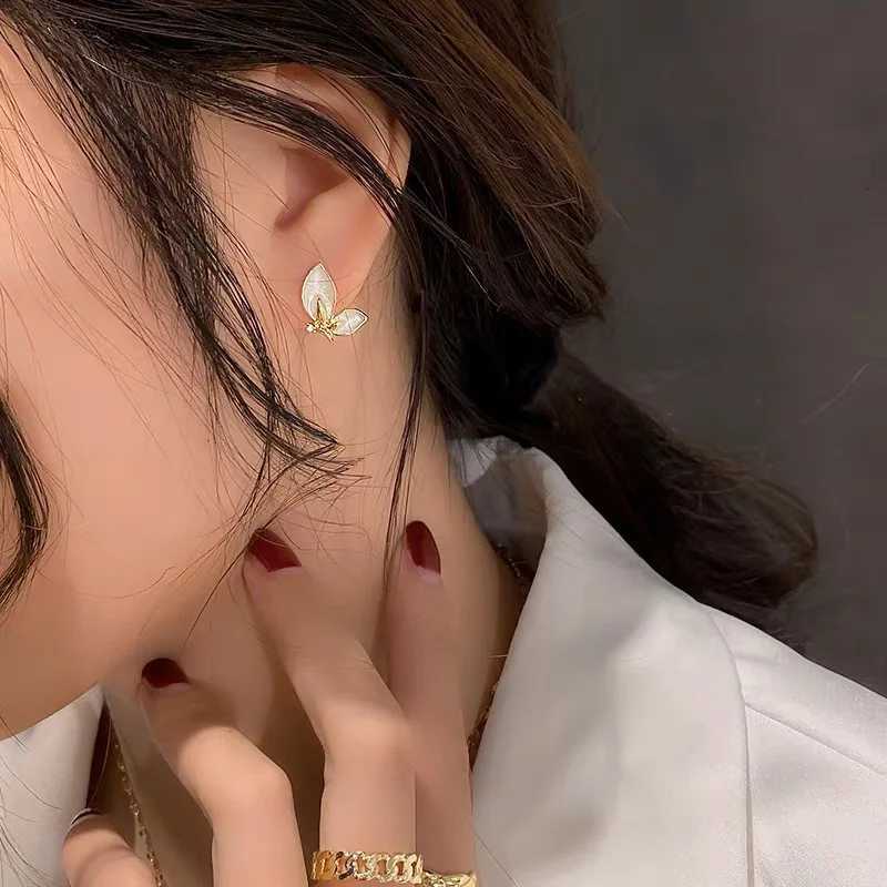 White Color Butterfly Crystal Stud Earring for Women Korean Design Temperament Sweet Jewelry Christmas Girlfriend Gift Y250812
