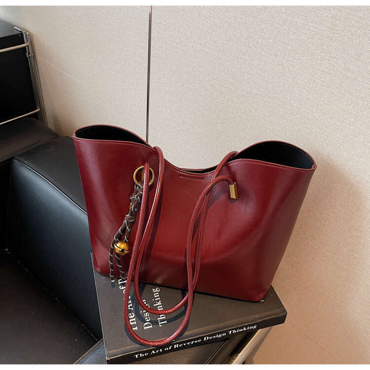 Capacity Tote for Women 2025 New Simple Versatile Casual Lazy Style Luxury Designer Bags Underarm Shoulder Commuter Large Bag