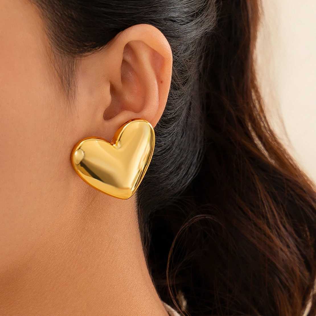 Minimalist Punk Gold Color Smooth Heart Stud Earrings for Women 2024 Trend Wed Bridal Goth Piercing Earrings Jewelry Gift Y250812