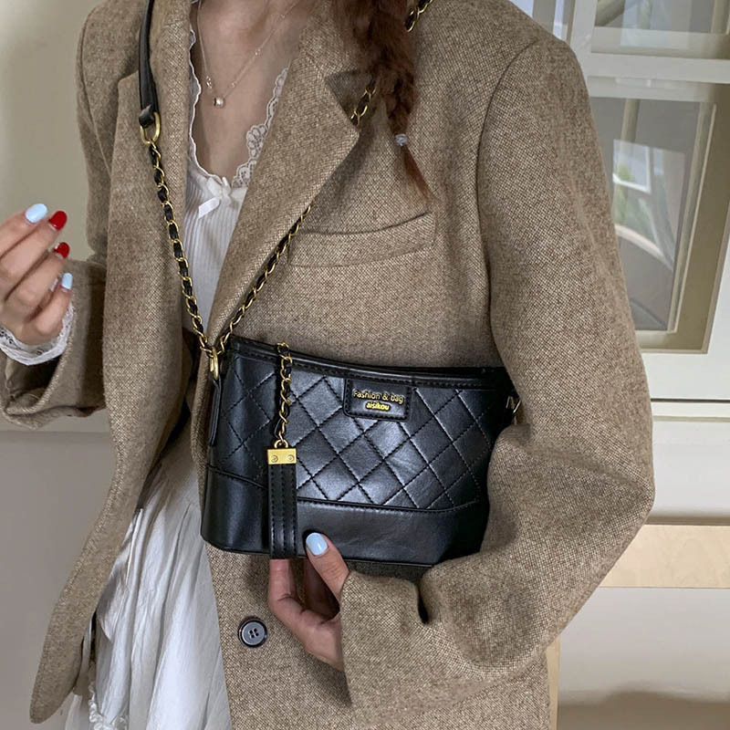 Free Shipping New Women's Designer Handbag Large Capacity 2025 High-end Dinner Dress Bag, Fashionable Single Shoulder Slanted Small Square Bag Va