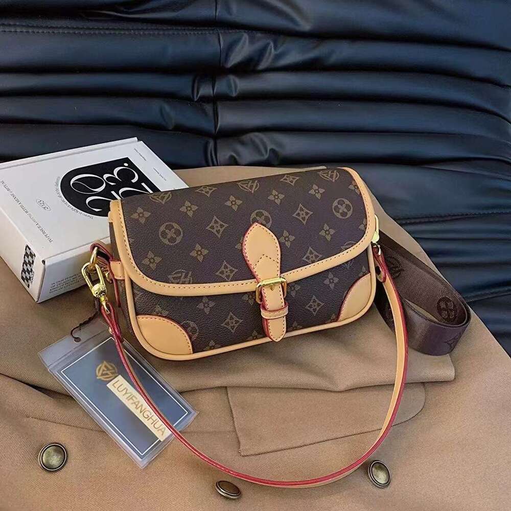 Louis Fanghua New Elegant Nurse for Women Stylish Korean Fashion Versatile Single Shoulder Color-Block Crossbody Bag Trendy Baguette