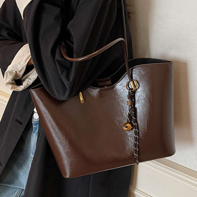 Capacity Tote for Women 2025 New Simple Versatile Casual Lazy Style Luxury Designer Bags Underarm Shoulder Commuter Large Bag