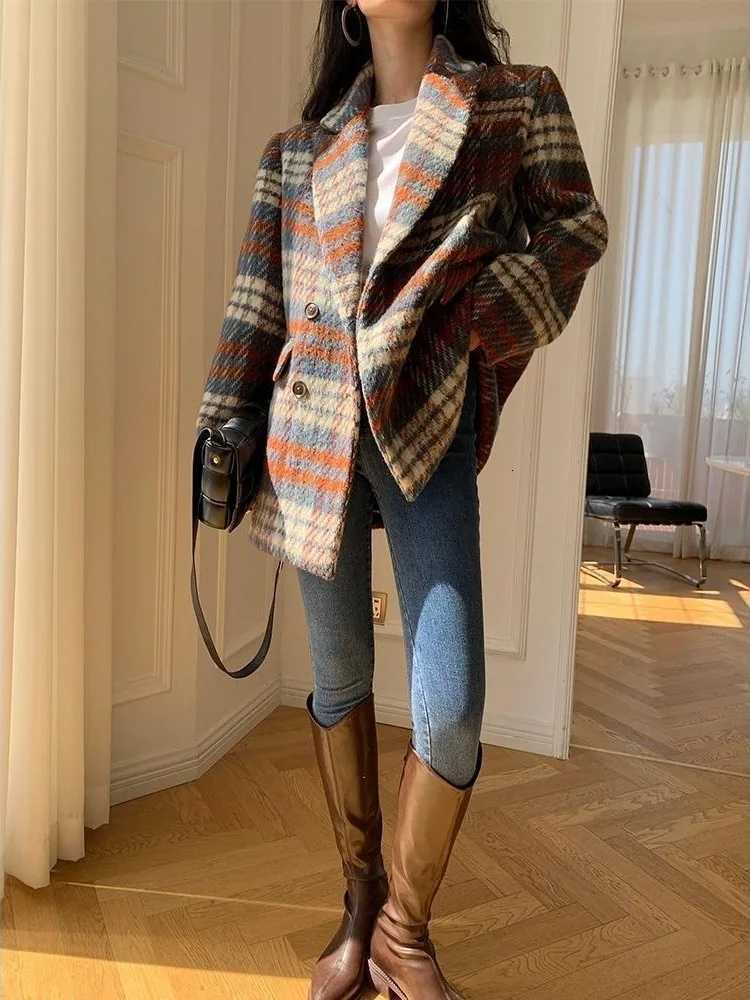 Popular Plaid Woolen Coat New Short Tops Hepburn Style Retro Thick Woolen Coat Autumn 2025 Autumn Winter Korean Chic Jackets Z250813