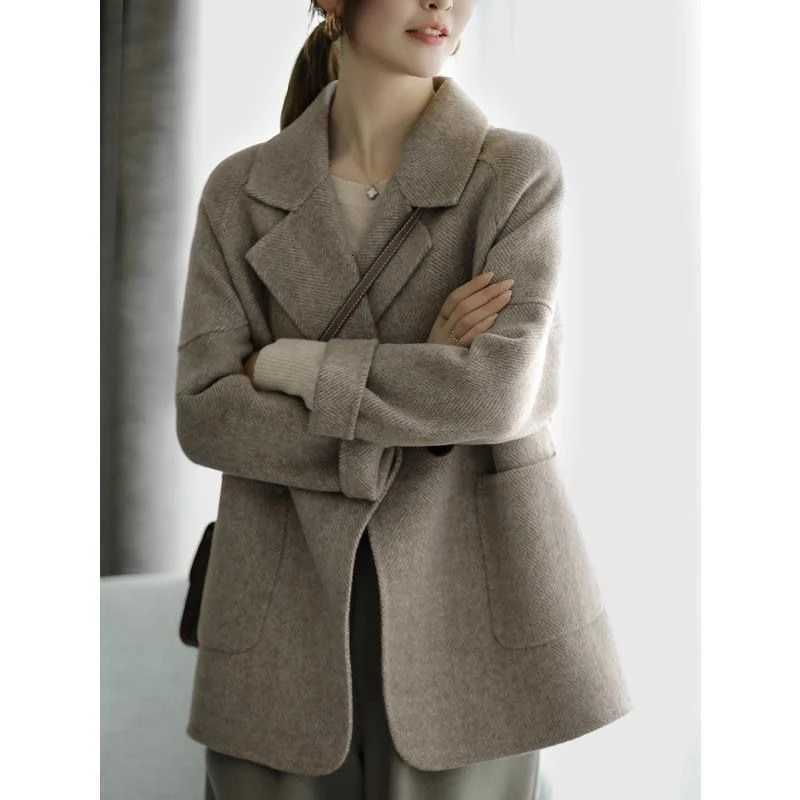 Womens Woolen Coat Autumn Winter New Style Simple Beige Single Button Hepburn Style Coat Elegant Female Outerwear Coat Z250813