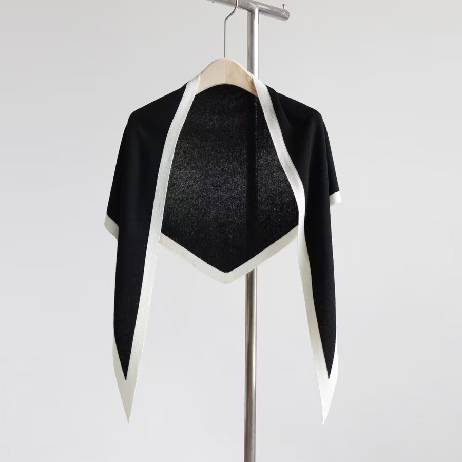 K1651 Fashionable and versatile contrasting triangle knitted shawl for women, a mature and intellectual outerwear waistcoat