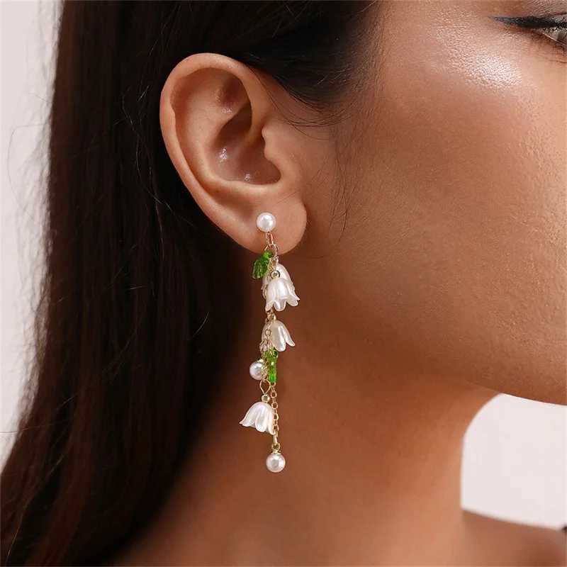 2025 New Sweet Temperament Small Fresh Bamboo White Lily Of The Valley Flower Earrings Elegant And Gentle Asymmetric Earrings Y250812