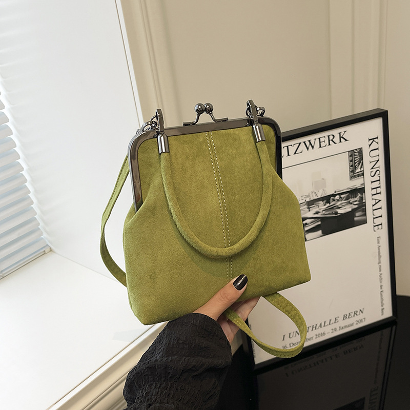 2025 New Women's Handbag High Quality Free Shipping Shoulder Bag Crossbody Bag Clip On Bag High End British Retro Bag Outdoor Vacation Bag Wallet