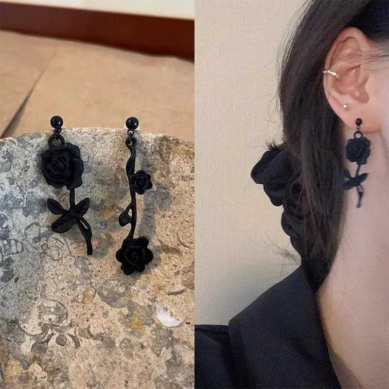 1 Pair Fashion Black Rose Irregular Stud Earrings Women Girl Hip-Hop Asymmetry Dangle Earring Gothic Jewelry Ornament Y250812