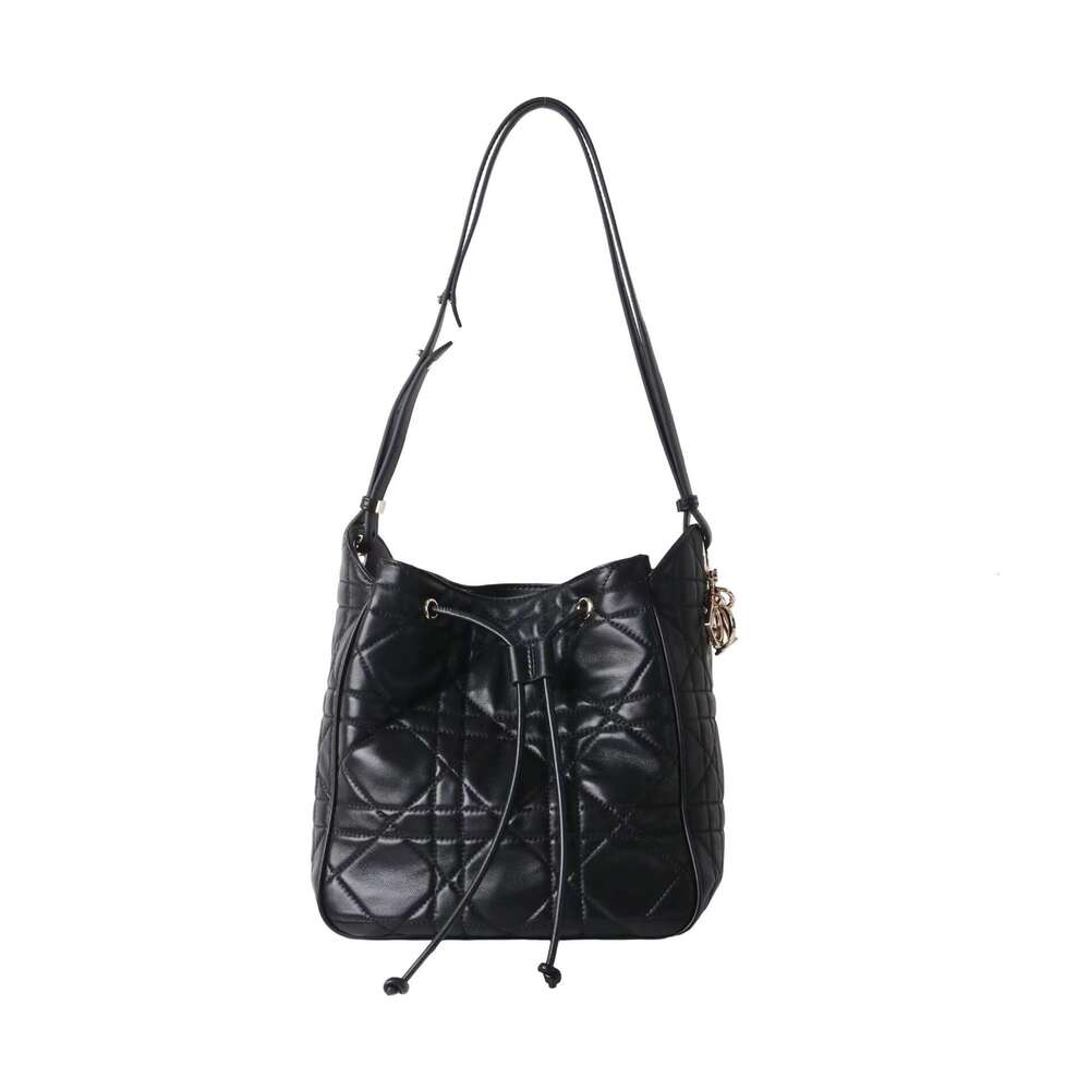 2025 New Sheepskin Quilted Drawstring Bucket Large Capacity Underarm Bag Versatile Textured Single Shoulder Crossbody Handbag
