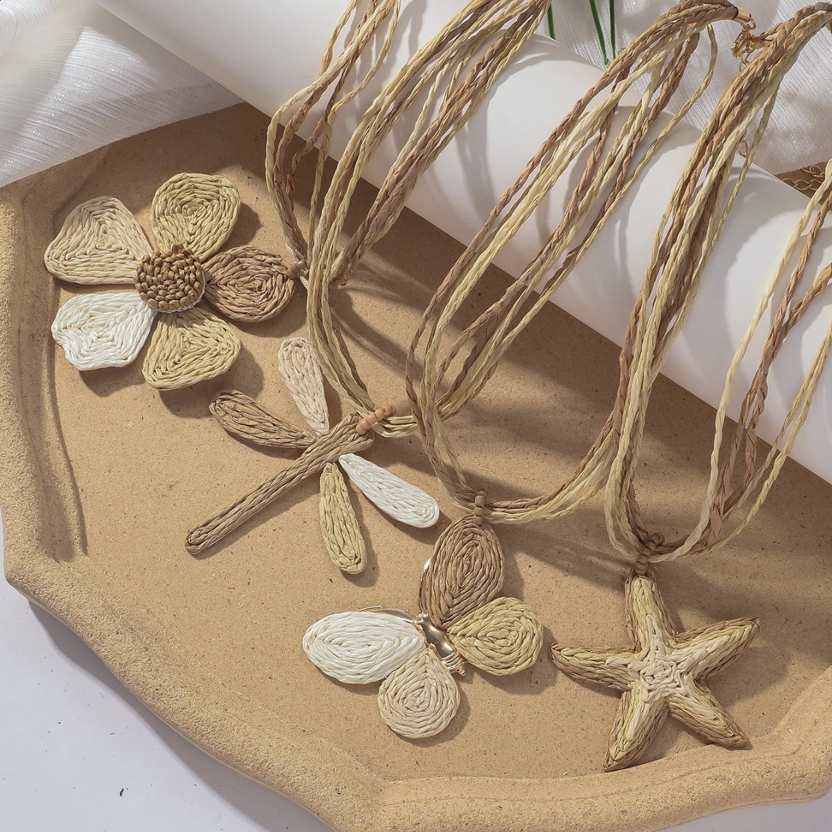 4pcs/set Handmade Colorful Raffia Butterfly Star Dragonfly Flower Pendant Necklace for Women Bohemia Elegant Rattan Knit Jewelry 250807