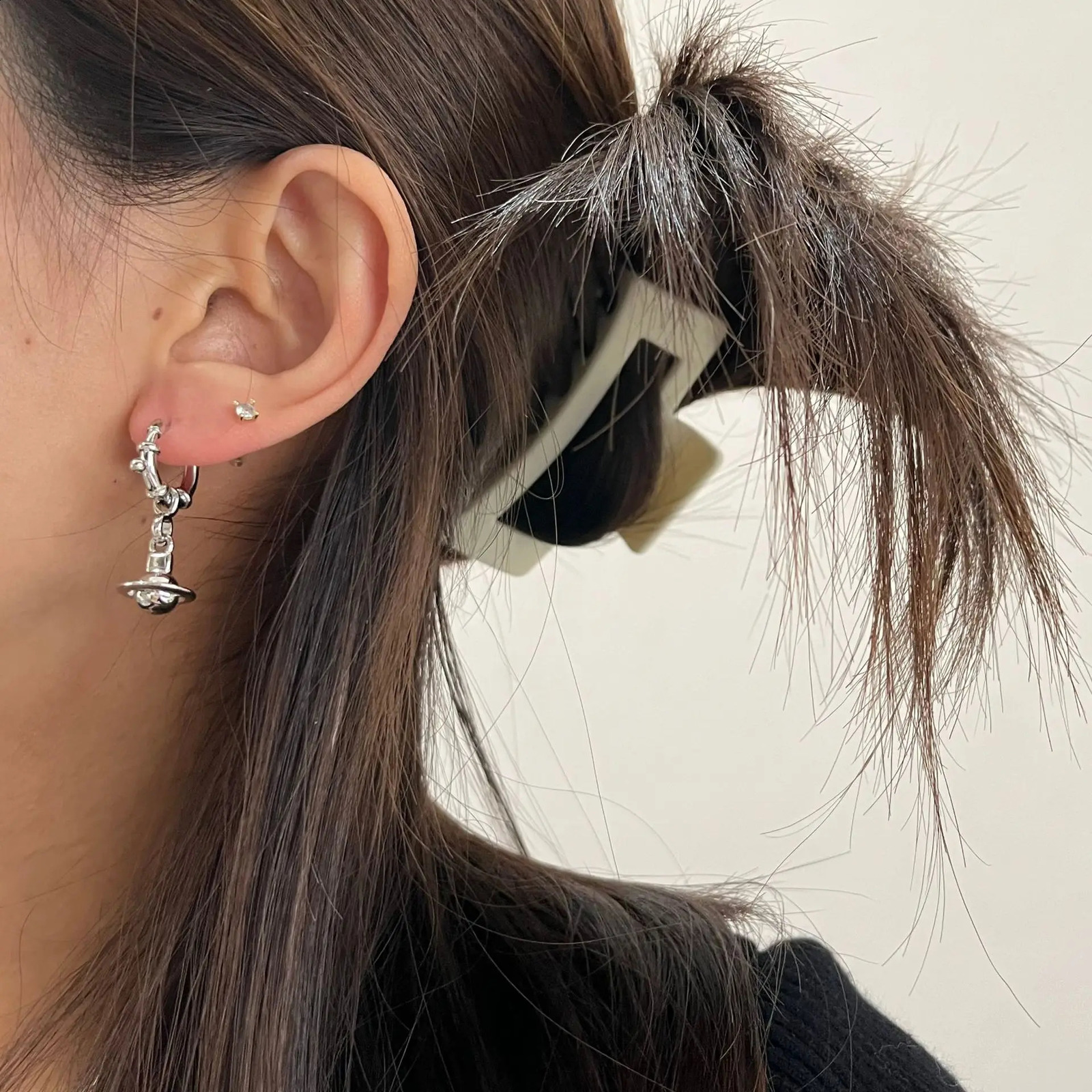 2025 Niche Trendy Stereo Ear Buckle Simple Elegent Hoop Earrings Fashion Women Jewelry Accessories Party Gift 250812