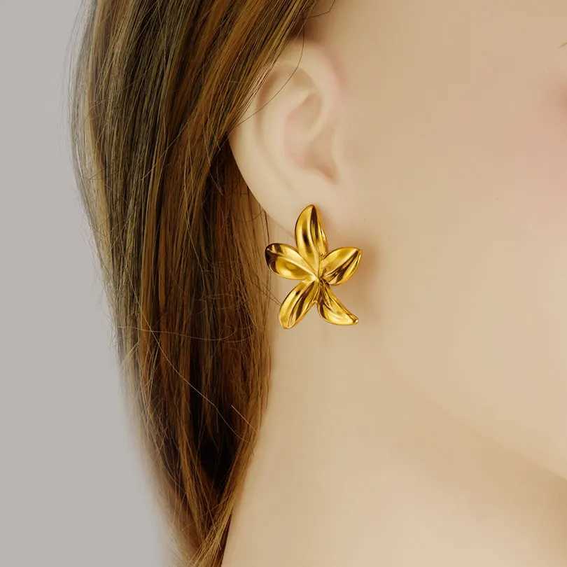 Metal Flower Ear Studs Sunflower Plant Jewelry Piercing Stainless Steel Earrings For Women Accessories Waterproof Girl Supplies Y250812