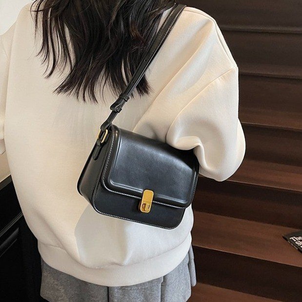 womens shoulder bag magnetic buckle design for autumn