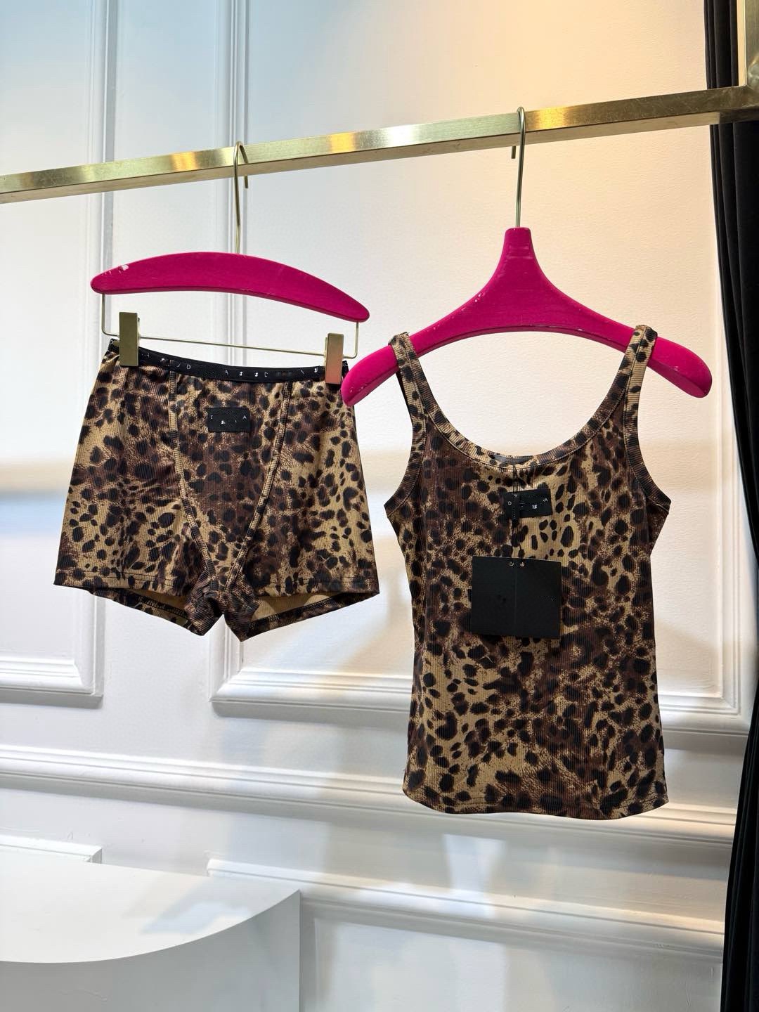 Womens Tracksuits LW Summer Leopard Print Shorts 2 Piece Set Women Casual Animal Mixed Round Neck Sleeveless Tops Fashion Woman
