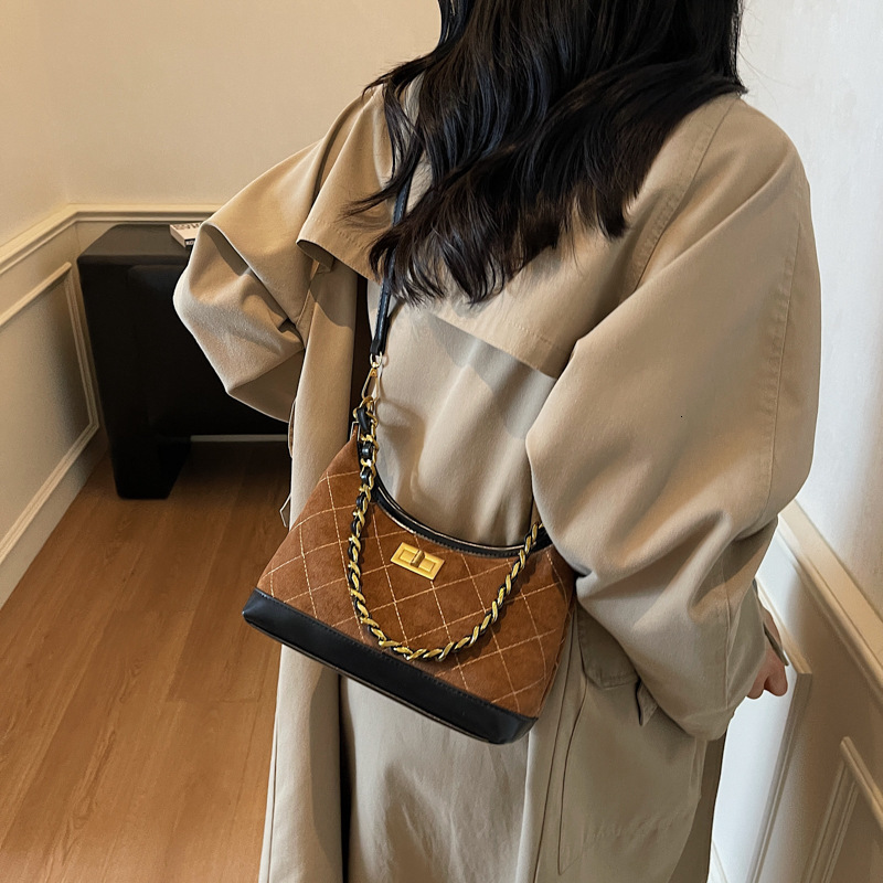 Free Shipping New Women's Designer Handbag Large Capacity 2025 Quilted Chain Bag Fashion Single Shoulder Slant Small Square Bag Outdoor Vacation 