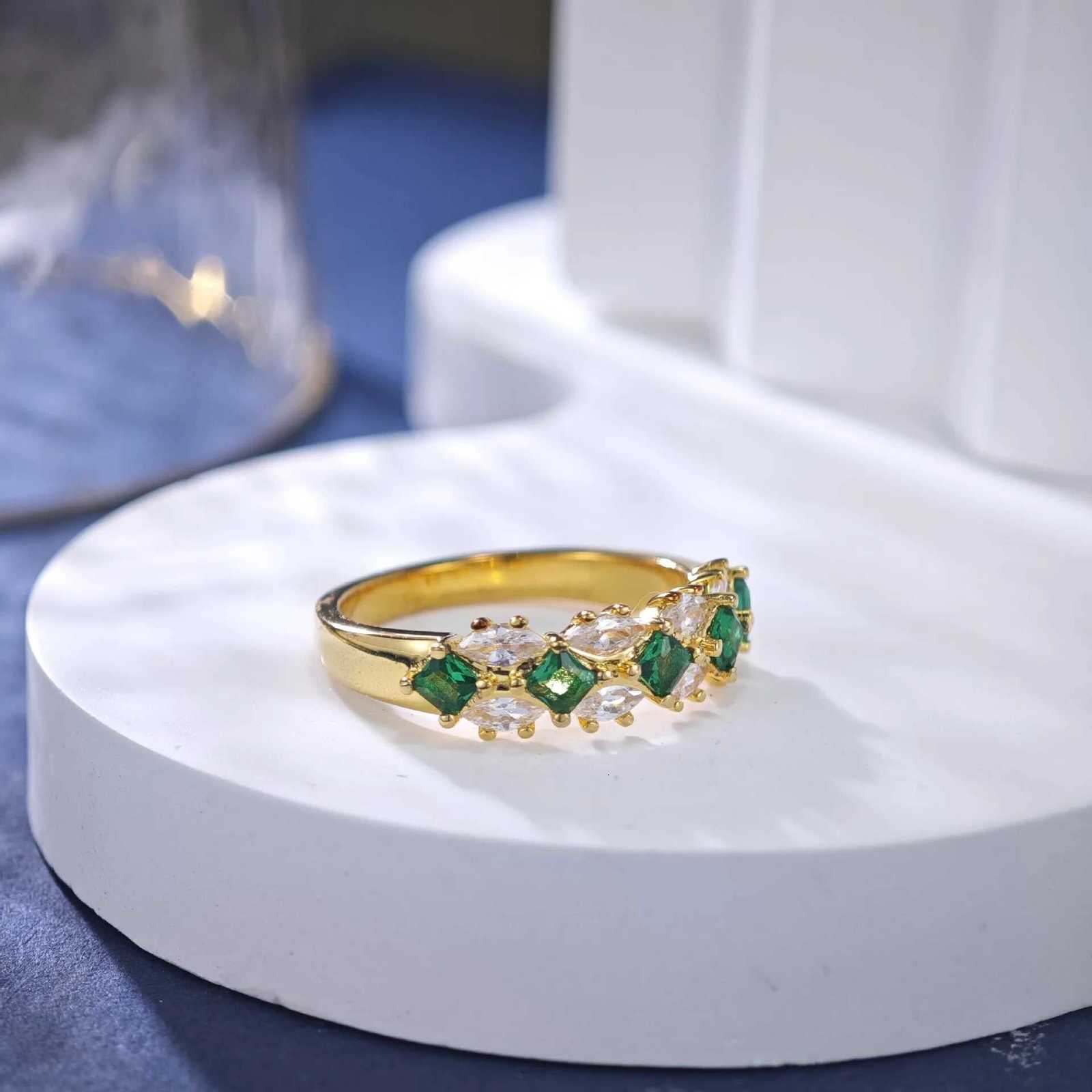 Luxury 100% Real 18k Gold Womens Vintage Emerald Rings Moissanite Diamond Ring W250812
