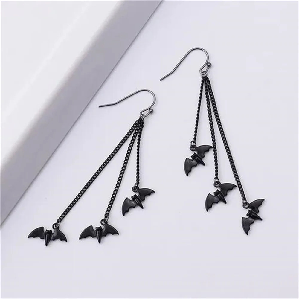 1 Pair Fashion Originality Black Bat Long Chain Earrings Tassel Earrings Gothic Earrings For Women Halloween Jewelry Party Gift 250812