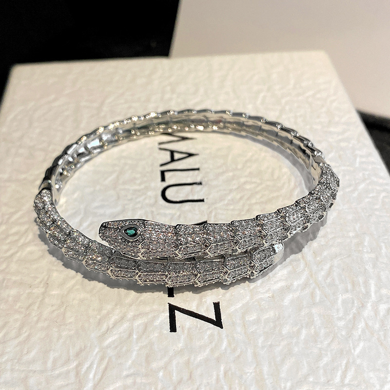 designer jewelry Domineering Imitation Snake Scale Snake Shape Bracelet European and American Personality Green Eye Snake Bracelet Retro Fashion Punk 