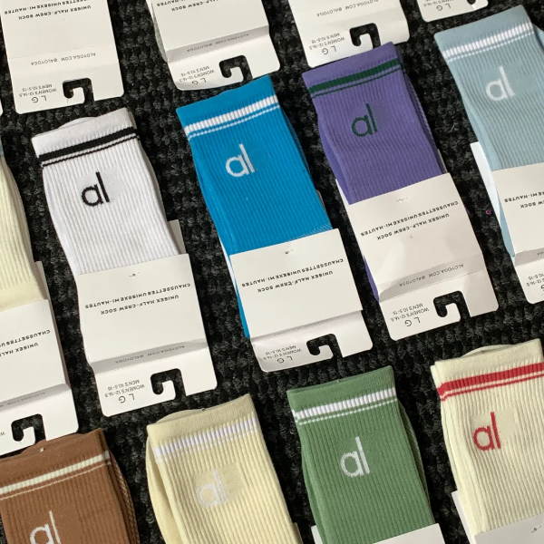 5A Wholesale of new yoga towel soles mid-calf men's and women's Multiple colors sports socks lettered trendy socks Aluo running cotton aloness socks women clothes socks