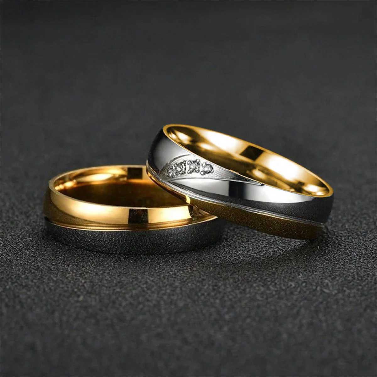Fashion Stainless Steel Couple Rings For Men Women with Rhinestones Zirconia Rings Wedding Party Jewelry Valentines Day Gifts W250812