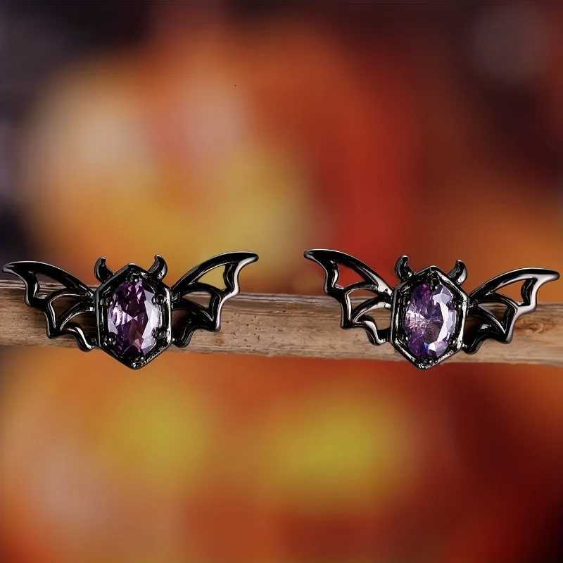 Fashionable Womens Luxurious Zircon Bat Ear Studs Minimally Designed Dark Personality Halloween Party Punk Earrings for Men Y250812