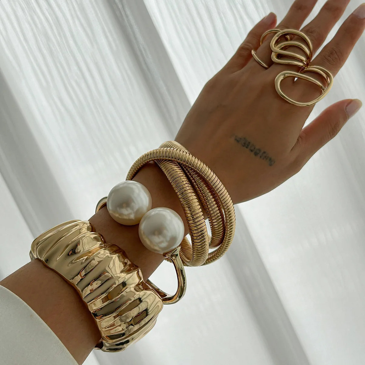 DIEZI 3 style Round Pearl Wide Cuff Bangles Bracelets Punk Multilayer Geometric Metal Spring Bangles Set For Women Men 250812