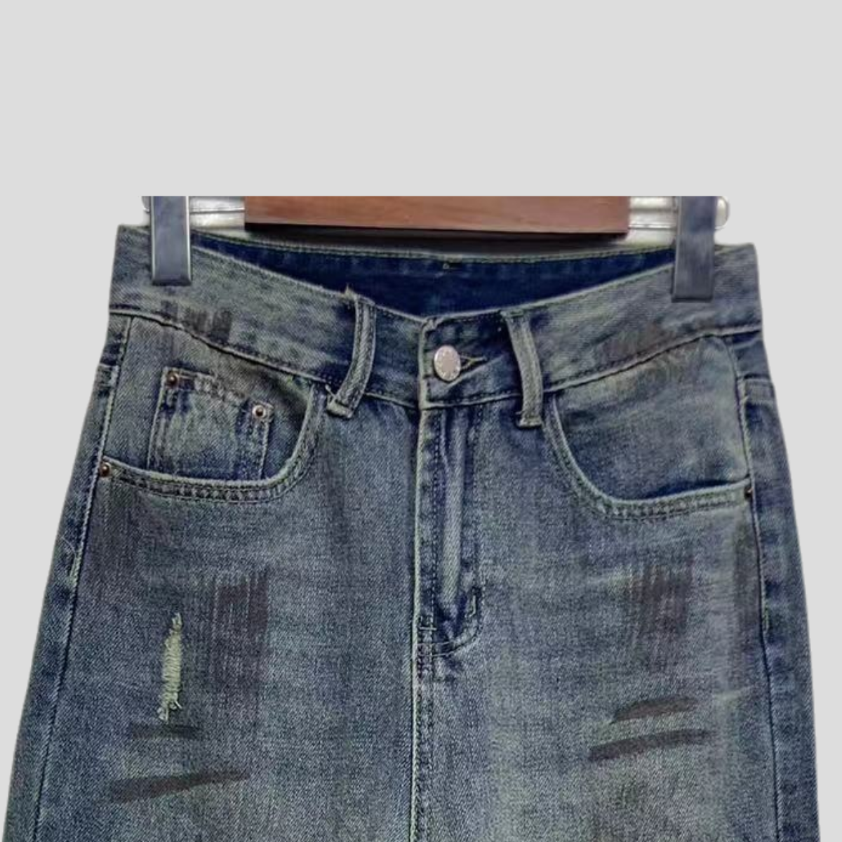 The collision of trends and laziness: retro distressed ripped wide-leg jeans 24-0816