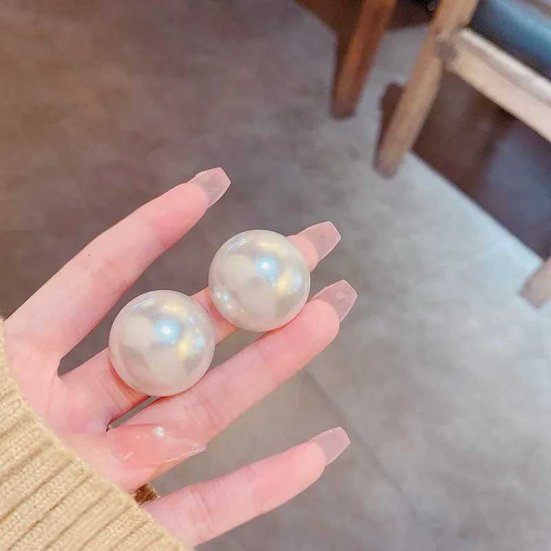 2.0CM Big Imitation Pearl Round Stud Earrings Minimalist Trend Statement Brincos for Women Geometric Party Wedding Girl Gifts Y250812