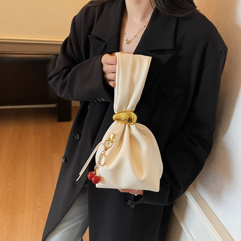 2025 New Women's Designer Luxury Brand Fashionable Personalized Commuting Women's Bag Retro Simple Elegant Handbag Wallet