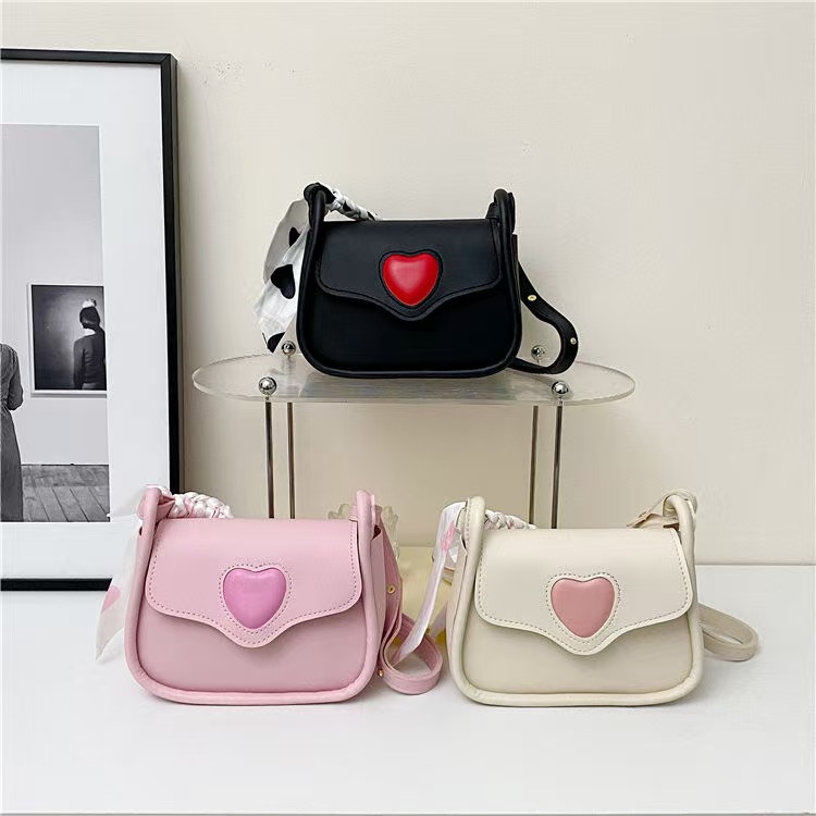 Cute Love Shoulder Bag Fashionable and Personalized Crossbody Bag Versatile PU Leather Mobile Phone Pouch Women Underarm Bags